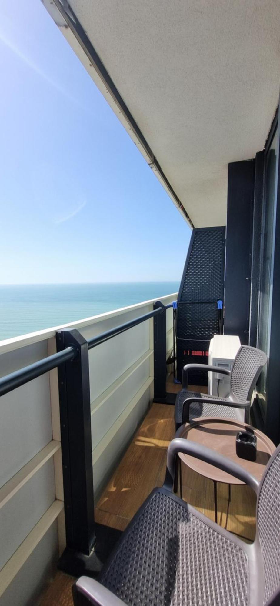 Sea View Apartments In Orbi City バトゥーミ エクステリア 写真