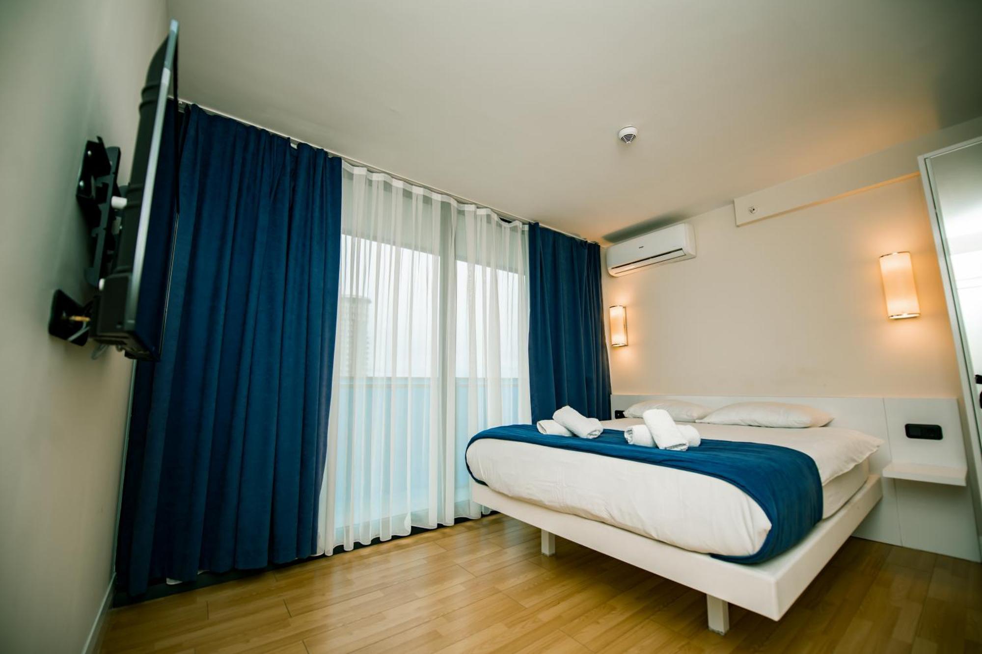 Sea View Apartments In Orbi City バトゥーミ エクステリア 写真