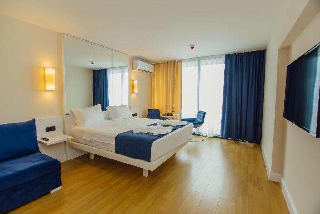 Sea View Apartments In Orbi City バトゥーミ エクステリア 写真