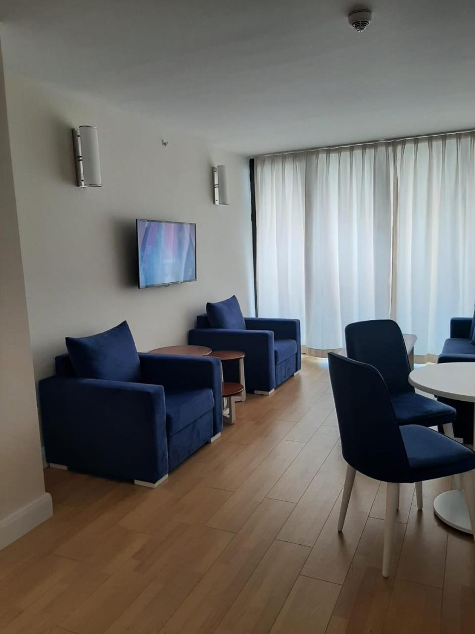 Sea View Apartments In Orbi City バトゥーミ エクステリア 写真